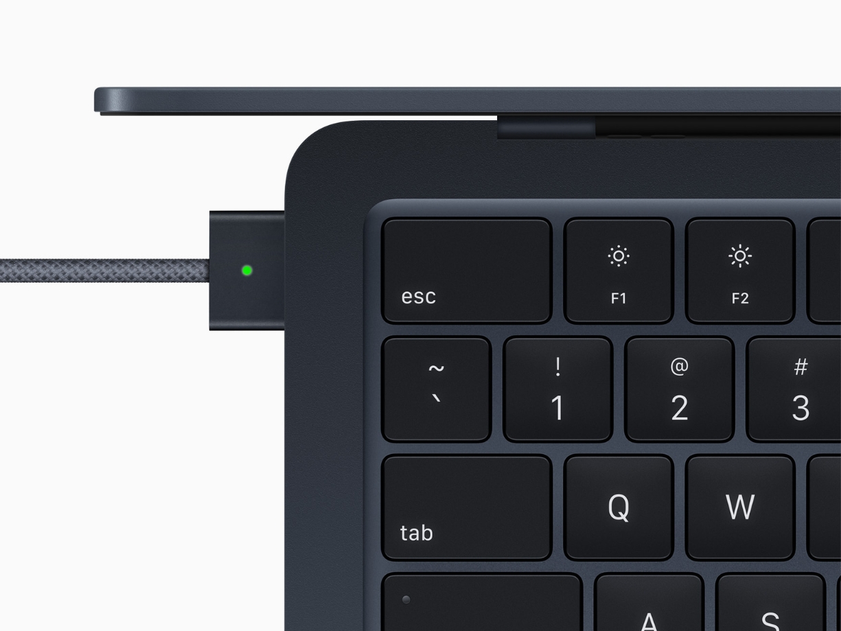 MacBook Air M2 được trang bị cổng sạc MagSafe